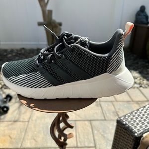 Adidas Women ortholite float sneakers size 7. Like new!